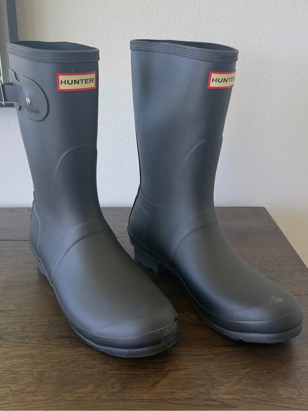 Hunter Black Matte Short Rain Boots - Women